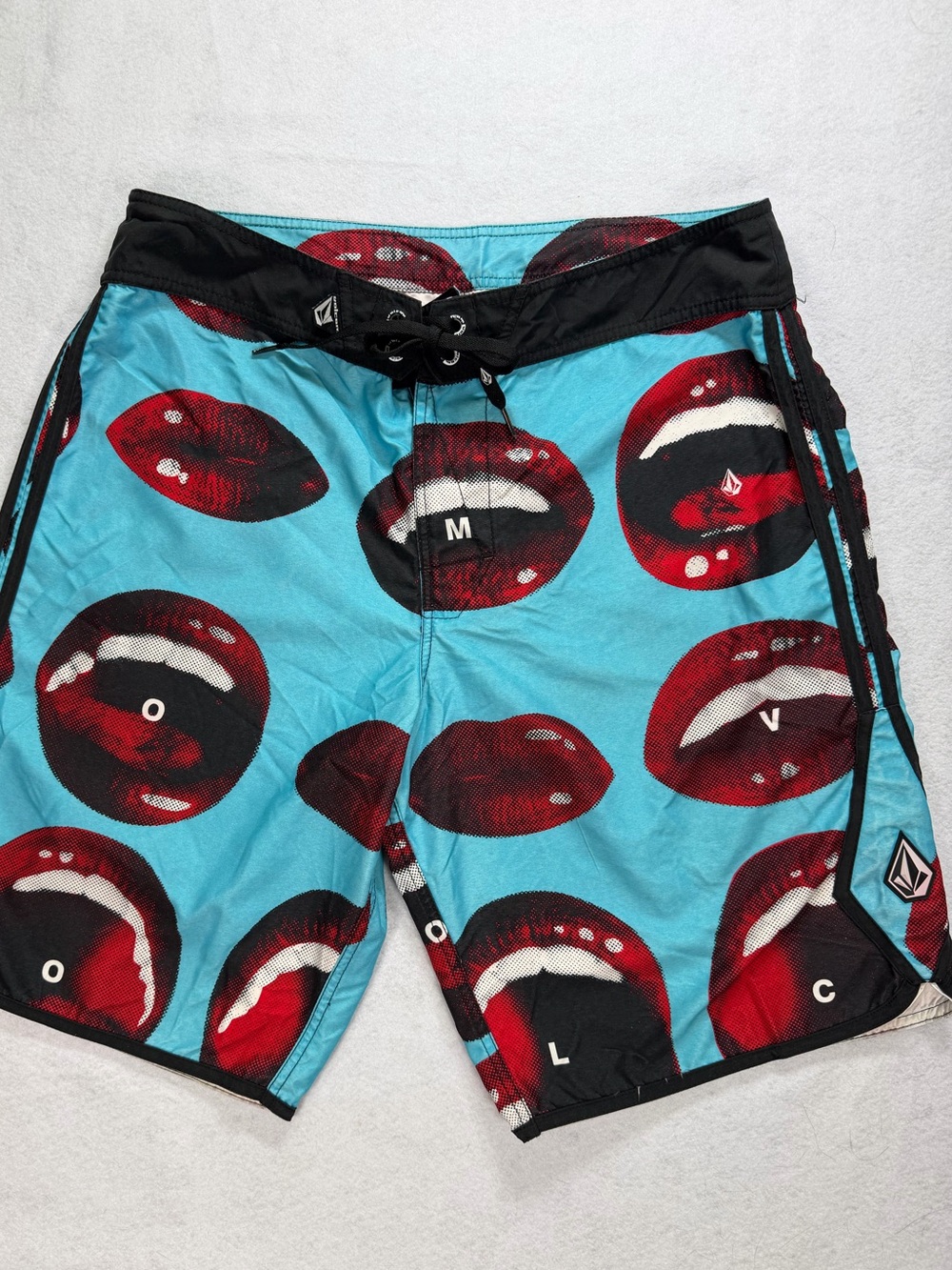 Volcom Lips Print Board Shorts Men’s Size 36 Surf Swim Trunks Aqua Blue Graphic👄